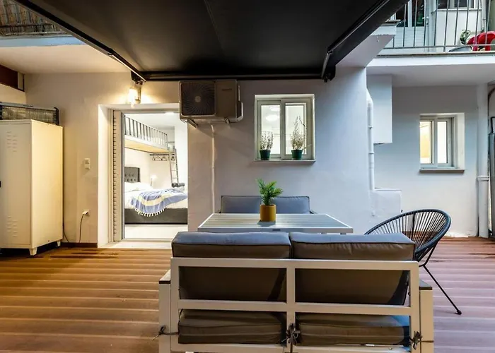 Backyard Modern House Nea Smyrni