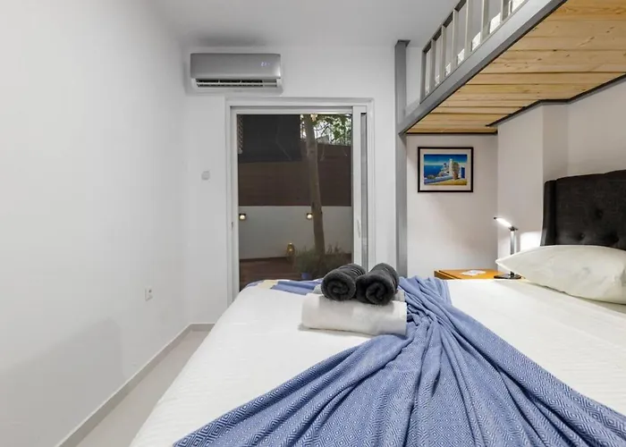 Backyard Modern House Nea Smyrni